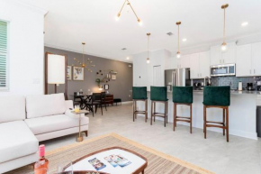 La Vita E Bella 4 Bedroom Storey Lake Condo